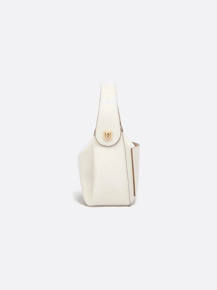 Bolso pequeño de piel blanco.