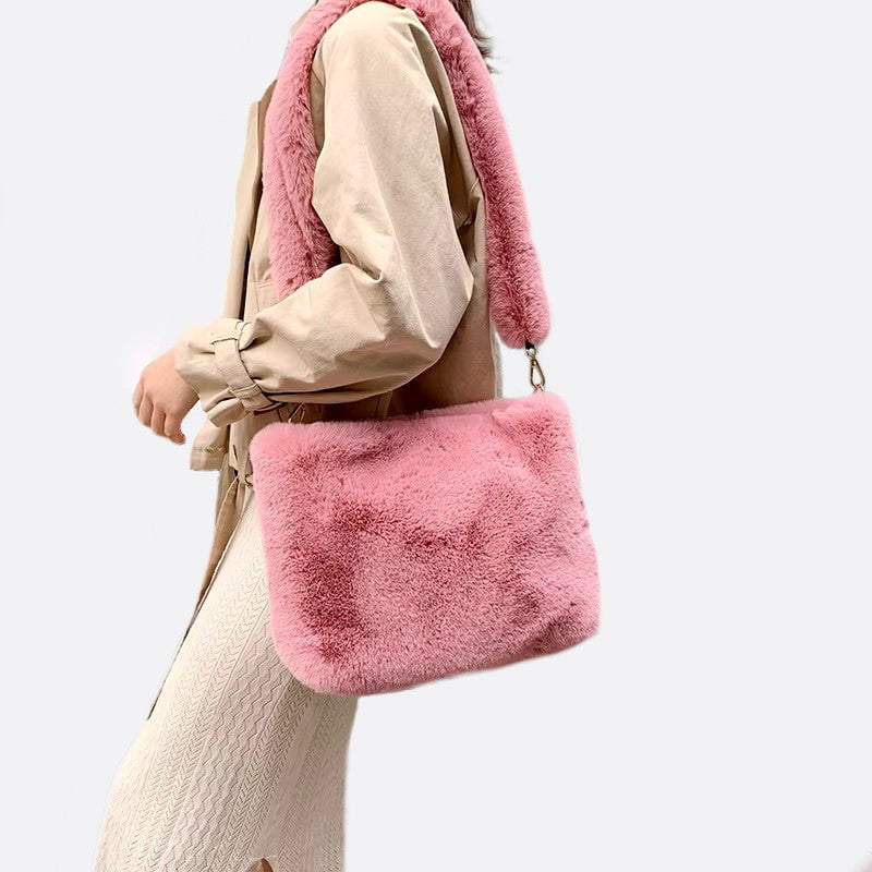 Sac bandoulière fausse fourrure rose