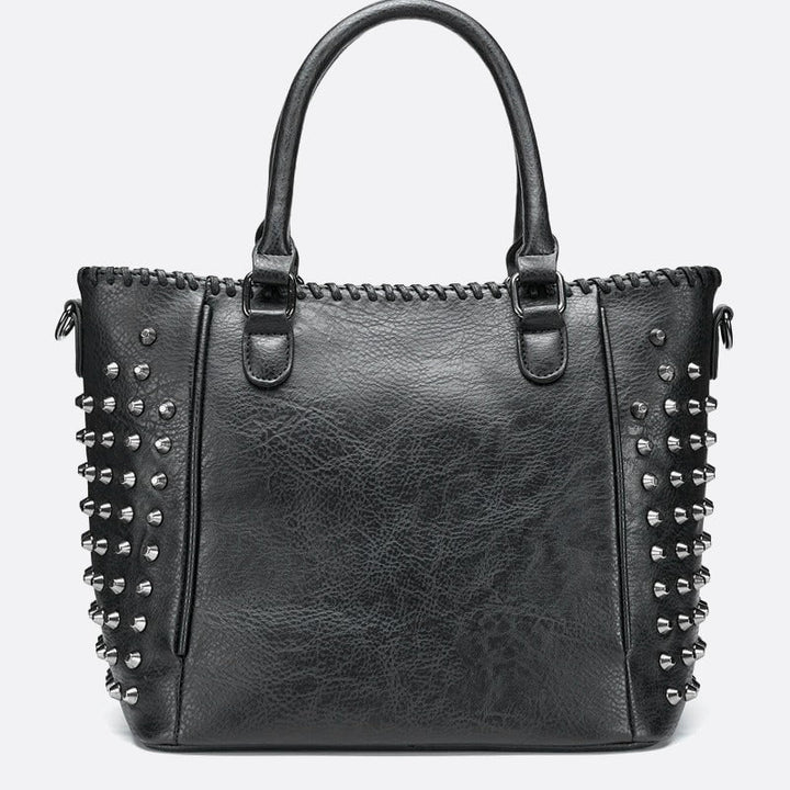 Bolso tote de cuero negro con tachuelas