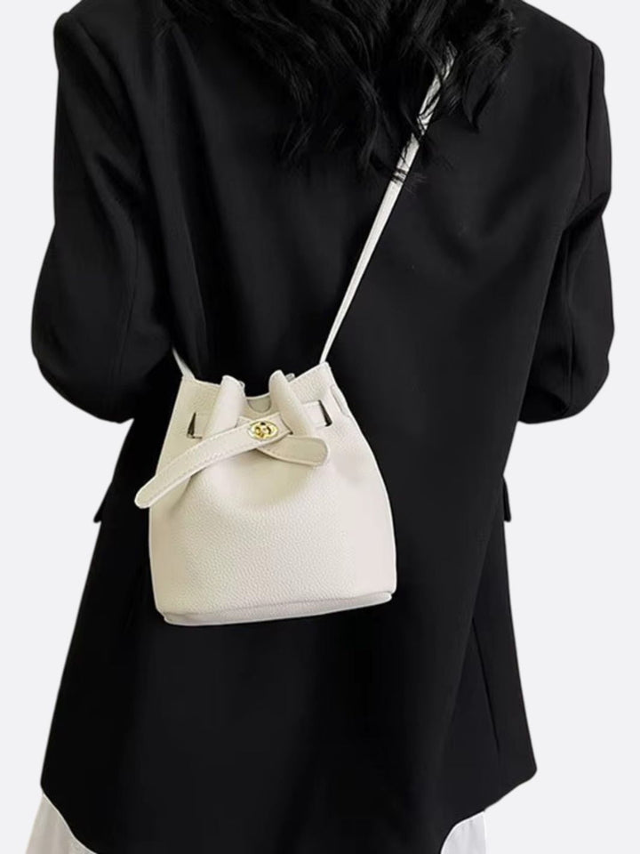 sac seau blanc cuir